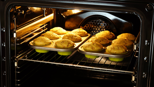 Ngoài nguyên liệu tốt thì nhiệt độ trong lò nướng cũng ảnh hưởng rất lớn đến chất lượng món bánh của bạn.