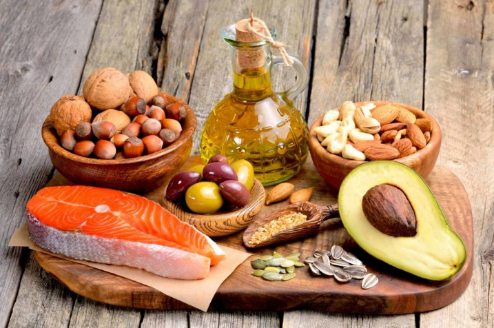 Chế độ ăn uống với nhiều chất béo lành mạnh giúp cải thiện sức khỏe tổng thể và chức năng của não bộ