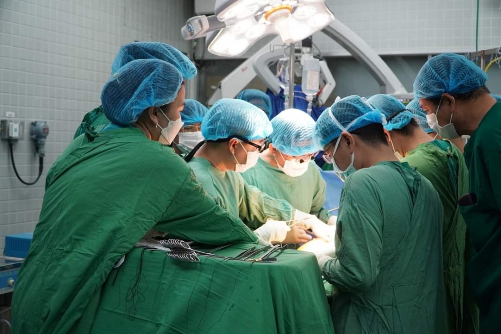 Ca ghép tạng xuyên Việt do Bệnh viện Chợ Rẫy và Bệnh viện Hữu nghị Việt - Đức phối hợp thực hiện - Ảnh: BVCC