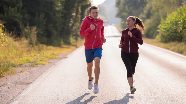 Chạy bộ là một trong những môn thể thao hiệu quả nhất để giảm cân nhờ việc tiêu hao một lượng lớn calo.