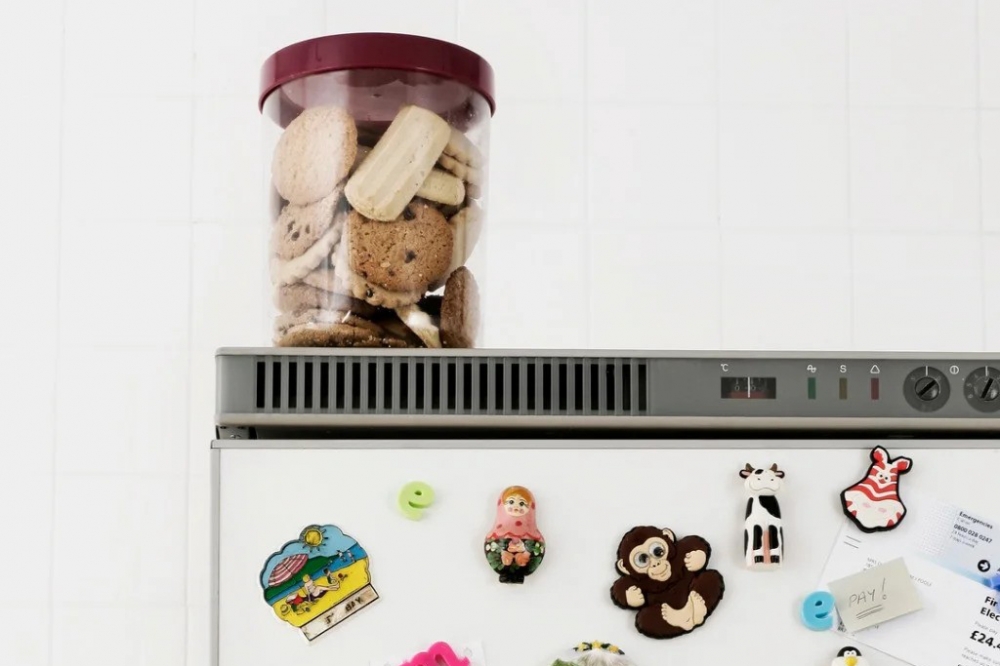 Bảo quản lọ đựng đồ ngọt trên nóc tủ lạnh dễ làm hư hỏng sản phẩm