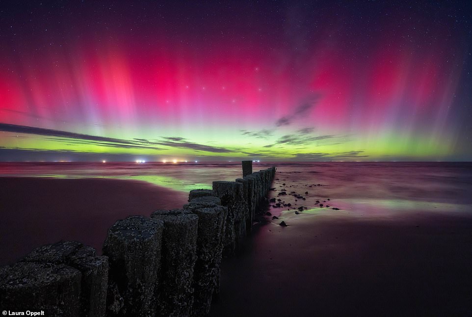 Công viên quốc gia Biển Wadden của Đức là một địa điểm bất thường về phía Nam có cực quang, nhưng nhiếp ảnh gia Laura Oppelt đã có thể chụp được khoảnh khắc ánh sáng này vào ngày 25/9/2023.