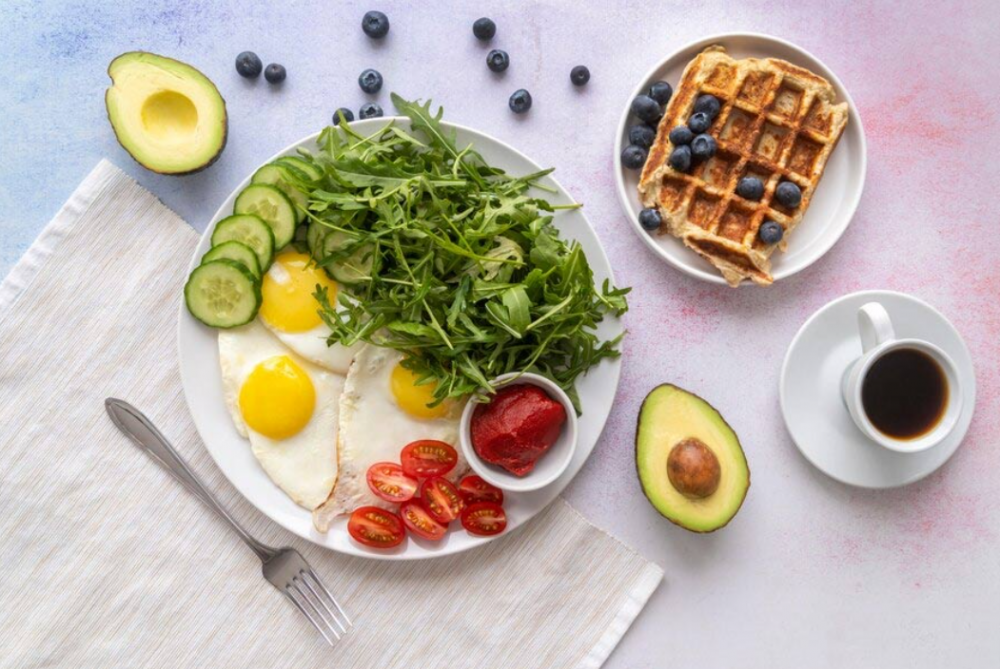 Protein là một thành phần quan trọng trong bữa sáng của người đái tháo đường, giúp duy trì sự no lâu hơn và ổn định đường huyết