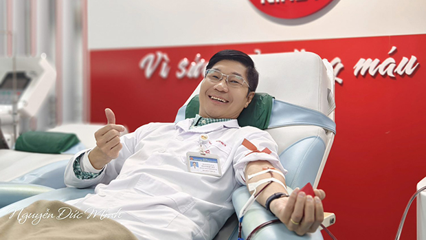 TS. Trần Ngọc Quế thường xuyên tham gia hiến máu tình nguyện - Ảnh: Viện huyết học