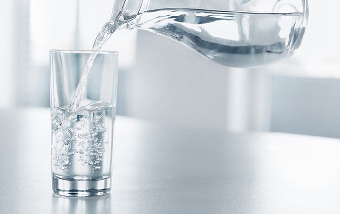 Uống nhiều nước là cách tốt nhất để thải độc, duy trì hoạt động thường ngày