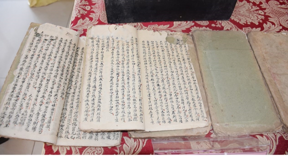 Bộ sách “Qùy viên gia học” bằng chữ Hán Nôm của Lương y Hoàng Nguyên Cát