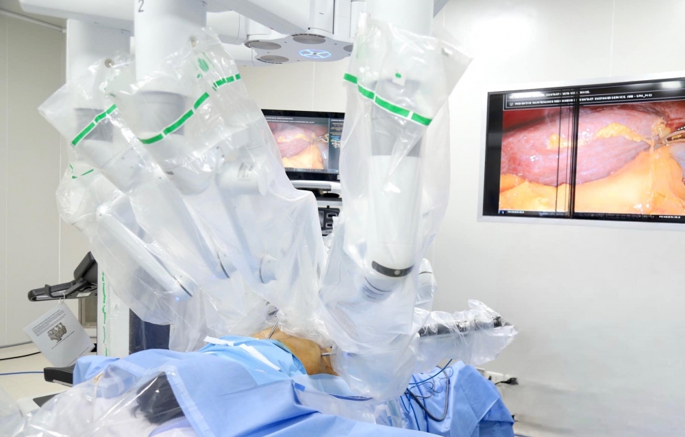 Phẫu thuật nội soi bằng robot là phương pháp mổ tiên tiến, xâm nhập tối thiểu ở trình độ cao nhất, giúp bệnh nhân hạn chế tối đa tổn thương, hồi phục nhanh sau mổ - Ảnh: BVCC