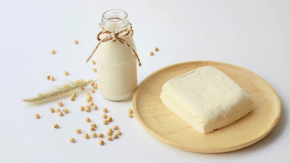 Người ăn chay, ăn chế độ plant-based nên ưu tiên đậu phụ, sữa hạt giàu calci