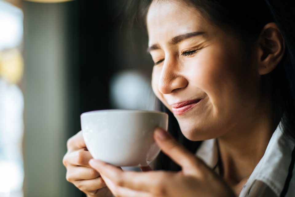 Uống cà phê đúng lúc, ở liều lượng vừa phải có thể hỗ trợ kiểm soát cơn đau nửa đầu