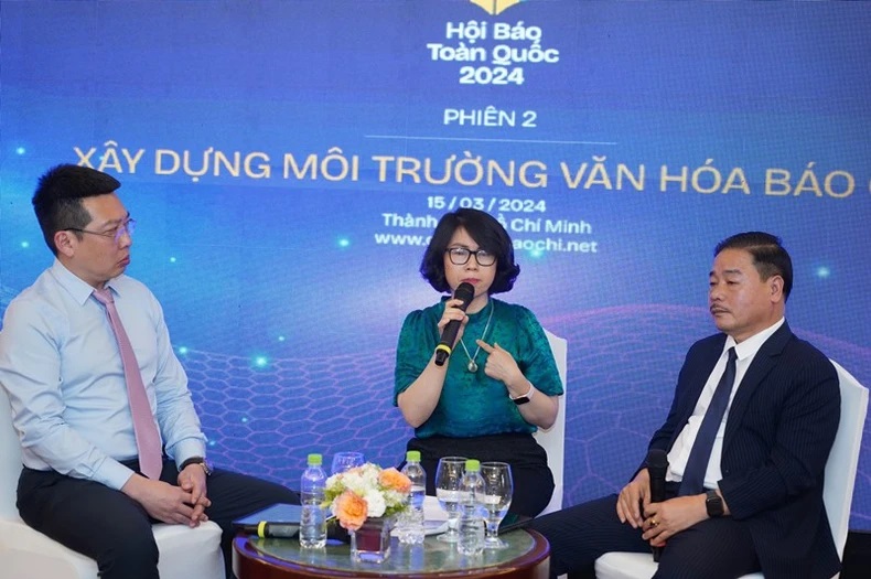 Nhà báo Phan Thanh Phong, Trưởng Ban Nhân Dân hằng tháng cùng các diễn giả