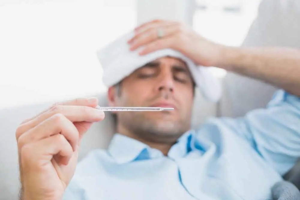 Người mắc bệnh cúm sốt cao trên 38 độ C có thể sử dụng các loại thuốc hạ sốt, giảm đau ở liều lượng an toàn, đúng chỉ dẫn của bác sĩ