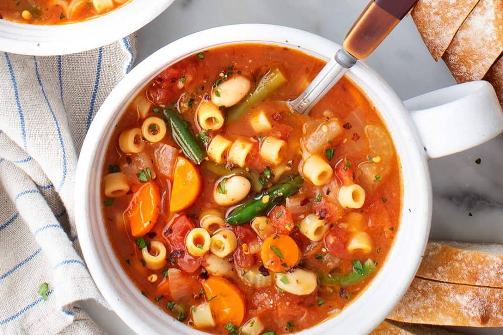 Món soup rau củ kiểu Ý có nhiều nguyên liệu giúp duy trì cảm giác no bụng lâu dài