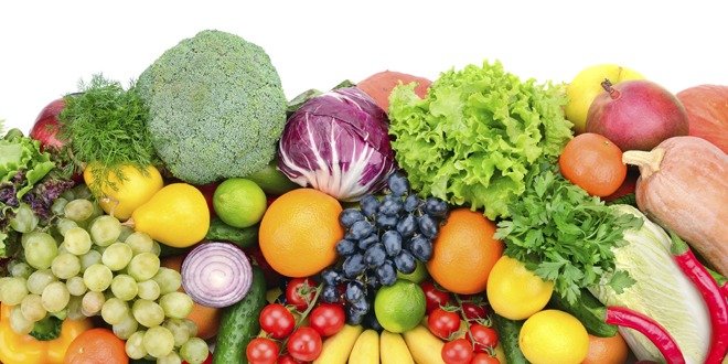 Các loại trái cây và rau quả có màu xanh đậm, cam hoặc vàng được coi là đặc biệt bổ dưỡng cho hệ tim mạch. Ảnh: Trape fruits