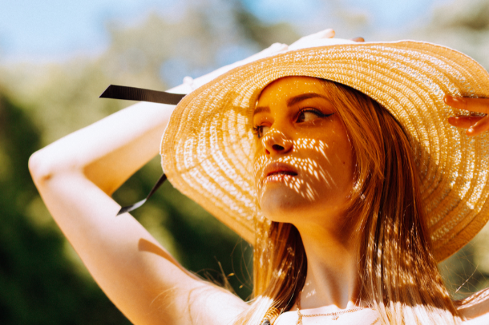 5 mẹo bảo vệ tóc khỏi tác hại của ánh nắng mặt trời - Ảnh 1