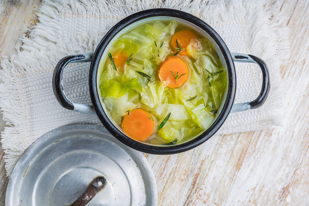 Soup bắp cải chứa ít calorie và không cung cấp đủ dưỡng chất cần thiết cho cơ thể