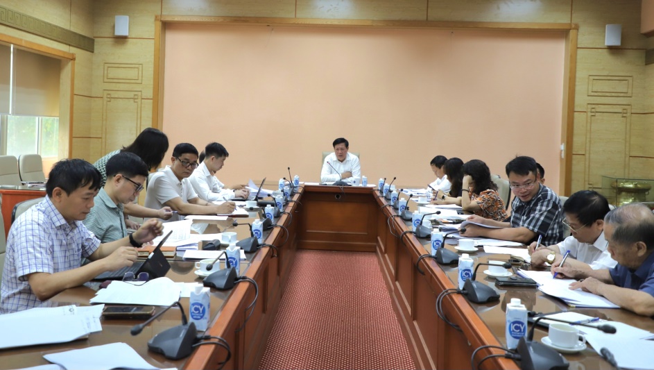 Thứ trưởng Bộ Y tế Đỗ Xuân Tuyên chủ trì cuộc họp rà soát khó khăn, vướng mắc trong hoạt động xuất khẩu dược liệu - Ảnh: MOH