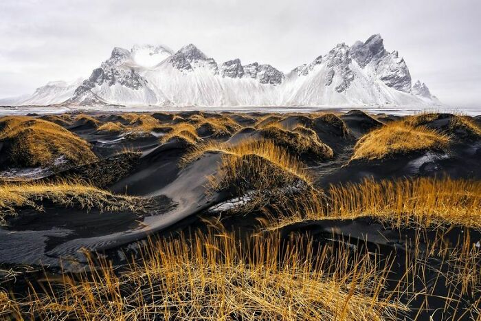 Sự khác biệt - Stokksnes, Iceland. Tác phẩm giành chiến thắng ở hạng mục cảnh quan và môi trường trên Trái Đất - Ảnh: Ivan Pedretti/ World Nature Photography Awards