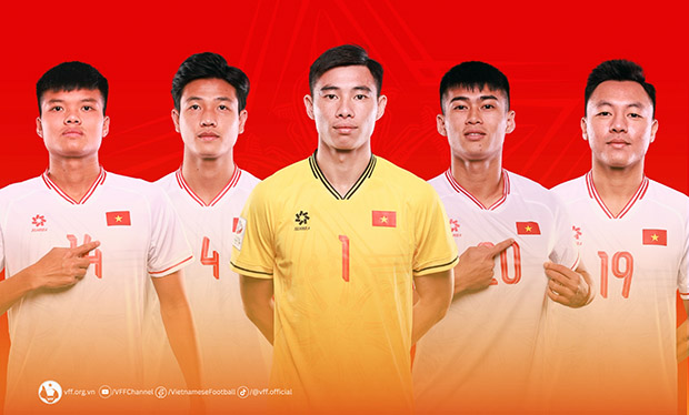 Với chiếc băng đội trưởng, Văn Chuẩn (1) sẽ là sự lựa chọn số 1 trong khung thành của U23 Việt Nam - Ảnh: VFF
