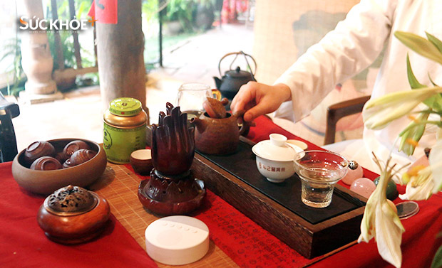 Trà nhân Đỗ Thanh Sơn giới thiệu về các dụng cụ để pha trà, thưởng trà.