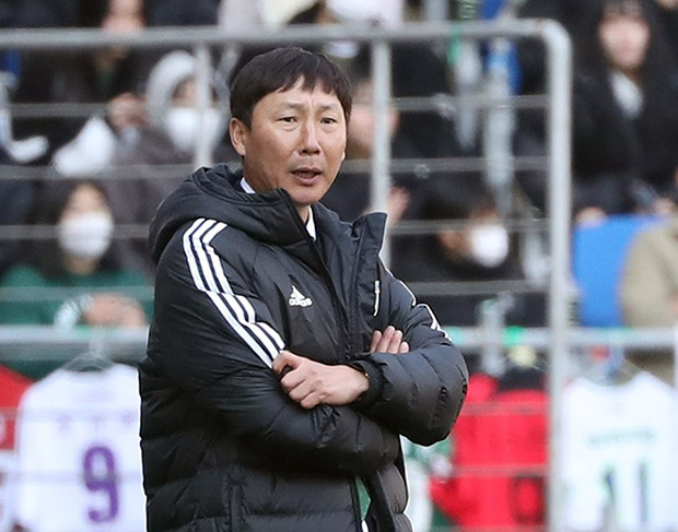 HLV Kim Sang-sik được kỳ vọng sẽ đưa các đội tuyển bóng đá Việt Nam trở lại với những thành công như người tiền nhiệm Park Hang-seo