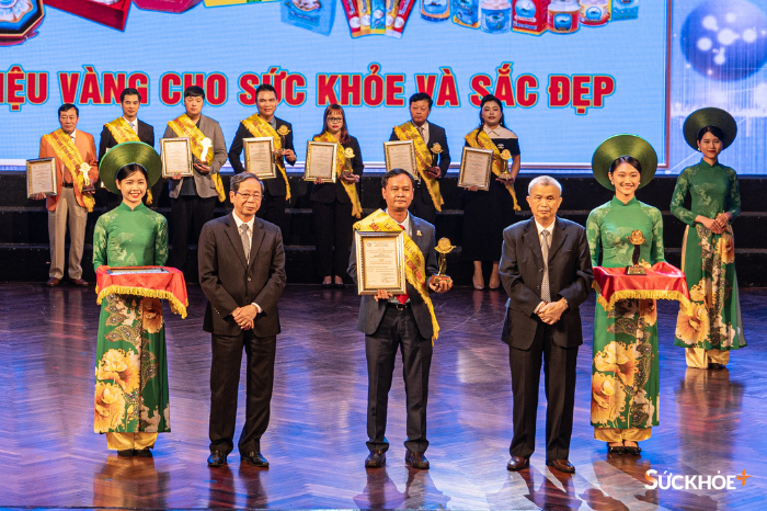 Công ty Cổ phần Nước giải khát Yến sào Khánh Hòa được vinh danh tại hạng mục Cúp vàng vì sức khỏe cộng đồng với sản phẩm Yến sào Sanvinest Khánh Hòa.