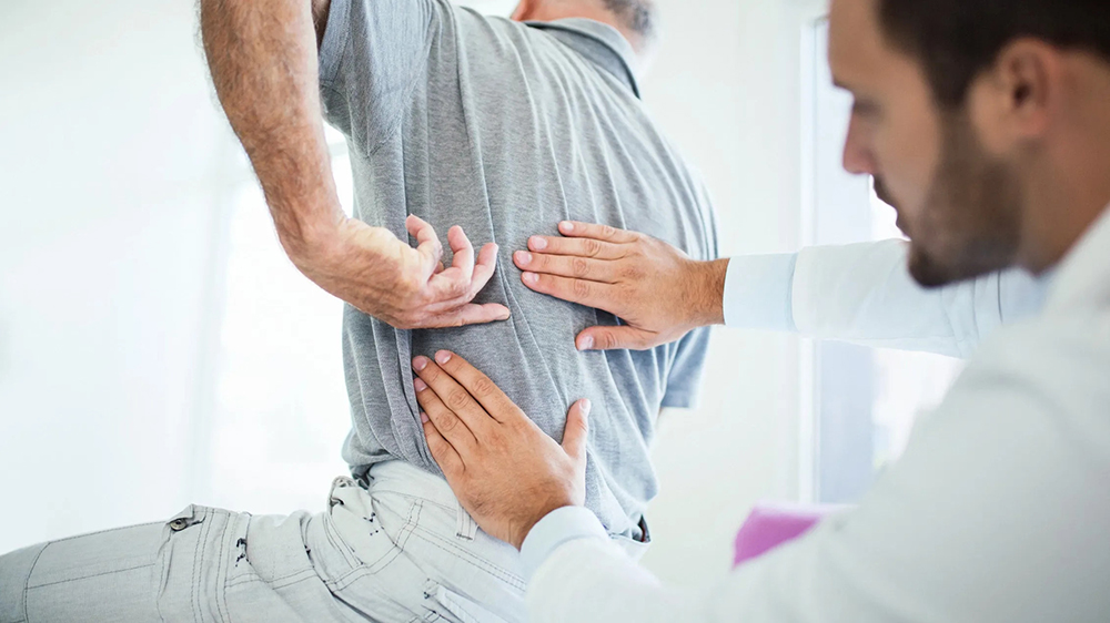 Dùng thuốc NSAID giảm đau lưng cần đề phòng tương tác với các thuốc khác