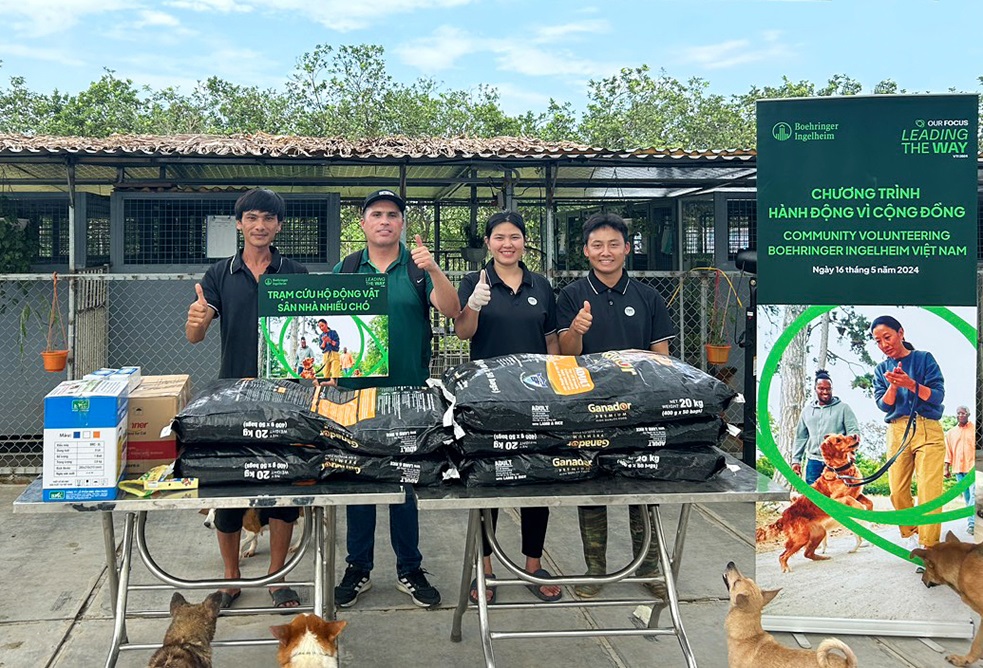 Đội ngũ nhân viên Boehringer Ingelheim Việt Nam tới thăm và hỗ trợ tại trạm cứu hộ vật nuôi Sân Nhà Nhiều Chó