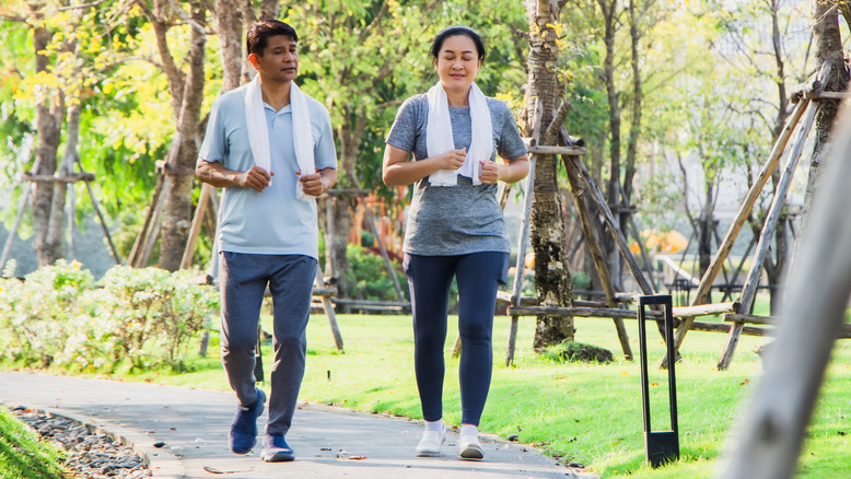 Đi bộ nhanh đều đặn 3 buổi/tuần đem lại nhiều lợi ích cho trái tim