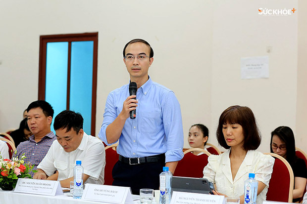 Ông Hồ Tùng Bách, Ban Bảo vệ người tiêu dùng, Uỷ ban Cạnh tranh Quốc gia, chia sẻ trong buổi tọa đàm - Ảnh: Nguyễn Hiệp