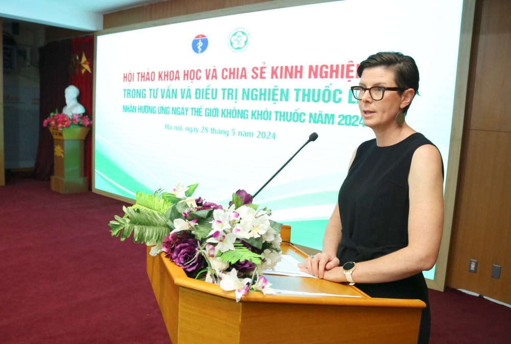 Tiến sĩ Angela Pratt, Trưởng đại diện WHO tại Việt Nam nhấn mạnh, thuốc lá điện tử, thuốc lá nung nóng đều gây nhiều nguy hại cho sức khỏe
