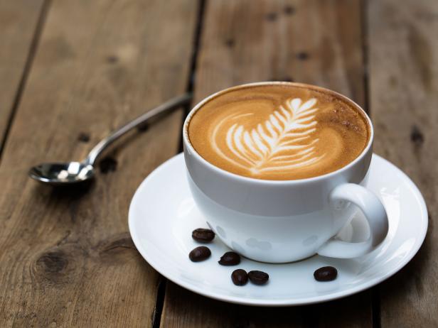 Cà phê chứa thành phần đường và sữa góp phần làm tăng lượng calorie cho cơ thể