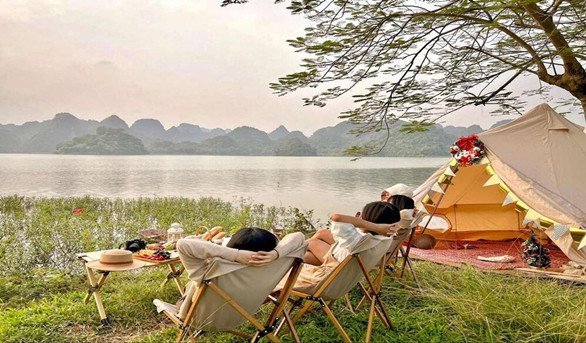 Hồ Quan Sơn là một trong những địa điểm vui chơi cuối tuần “hot” tại ngoại thành Hà Nội - Ảnh: FB Ngân Thương