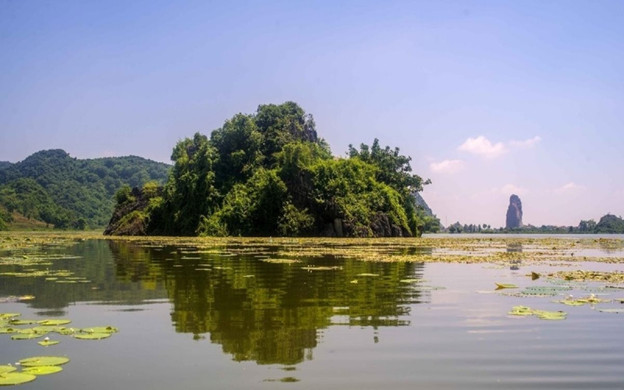 Nét đẹp hồ Quan Sơn - Ảnh: VOV