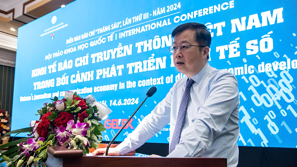 Thứ trưởng Bộ Thông tin và Truyền thông Nguyễn Thanh Lâm thông tin về những thay đổi sắp tới trong Luật Báo chí - Ảnh: SJC