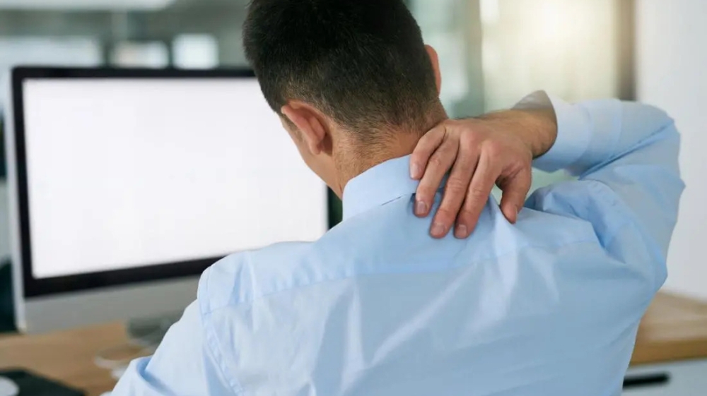 Tình trạng đau mỏi vai gáy thường xuất hiện mỗi khi bạn ngồi làm việc quá lâu