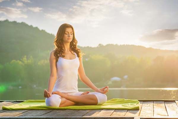 Thiền vào buổi sáng có thể đặc biệt hữu ích để bắt đầu ngày mới giúp hỗ trợ cải thiện huyết áp