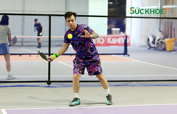 Pickleball đòi hỏi phản xạ nhanh và lực tay, tốc độ di chuyển khá nhiều, giúp cải thiện sức khoẻ toàn thân.