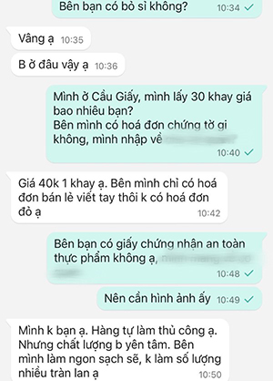 Người bán cho biết mặt hàng gà ủ muối không có hóa đơn đỏ, không có giấy chứng nhận an toàn vệ sinh thực phẩm - Ảnh: Sức khỏe+