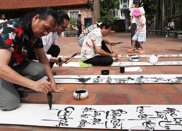 Triển lãm Nghiên bút còn thơm trưng bày những tác phẩm Thư pháp vừa mang cảm giác truyền thống, đánh thức mỹ cảm hiện đại - Ảnh: dangcongsan.vn