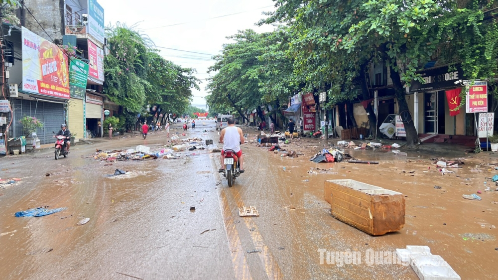 Đường phố Tuyên Quang sau trận lũ lịch sử. Ảnh: Báo Tuyên Quang 