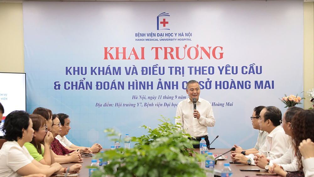 PGS.TS Nguyễn Lân Hiếu - Giám đốc Bệnh viện Đại học Y Hà Nội thể hiện quyết tâm đưa cơ sở Hoàng Mai ngày càng phát triển - Ảnh: HMUH