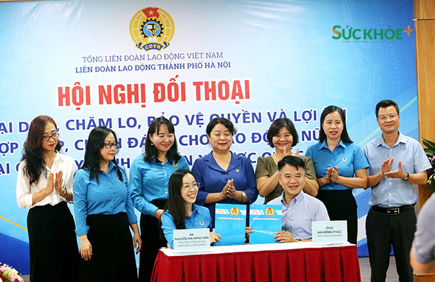 Đại diện Lãnh đạo và đại diện người lao động công ty IMC ký kết thỏa thuận - Ảnh: Sức khỏe+