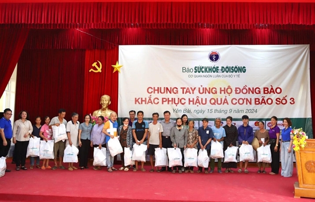 Đoàn công tác của Bộ Y tế thăm, hỗ trợ và kiểm tra công tác y tế, khắc phục hậu quả sau bão lụt tại tỉnh Yên Bái - Ảnh: MOH