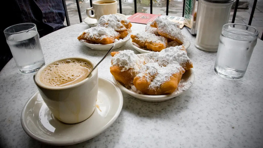 Món cà phê và beignet tại Cafe Du Monde, New Orleans - Ảnh: Andrew Wong/Flickr