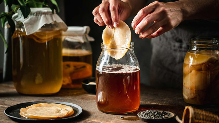 Trà kombucha tự ủ có thể chứa nồng độ cồn cao hơn các sản phẩm thương mại