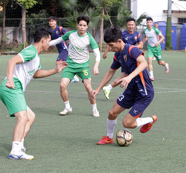 FC CVI (tím) dù rất nỗ lực nhưng vẫn không thể đánh bại được nhà đương kim vô địch Abipha - Ảnh: Đức Bình/Sức khỏe+