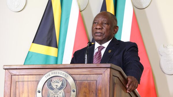 Tổng thống Nam Phi Cyril Ramaphosa phát biểu trên truyền hình, công bố kế hoạch ứng phó với thảm họa quốc gia về an toàn thực phẩm - Ảnh: Spunik Africa