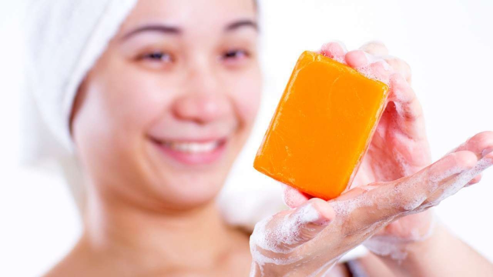 chăm sóc da với xà phòng acid kojic cần thận trọng để tránh kích ứng