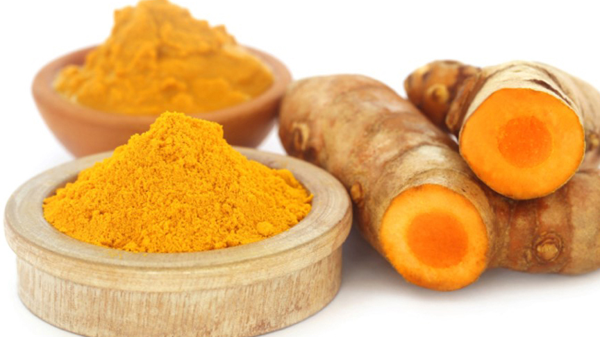 Curcumin bảo vệ xương khỏi các yếu tố như viêm, stress oxy hóa gây loãng xương