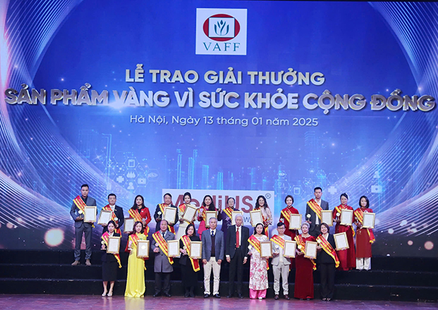 Đại diện các doanh nghiệp đạt Huy chương Vàng năm 2025 - Ảnh: Hiệp Nguyễn/Sức khoẻ+